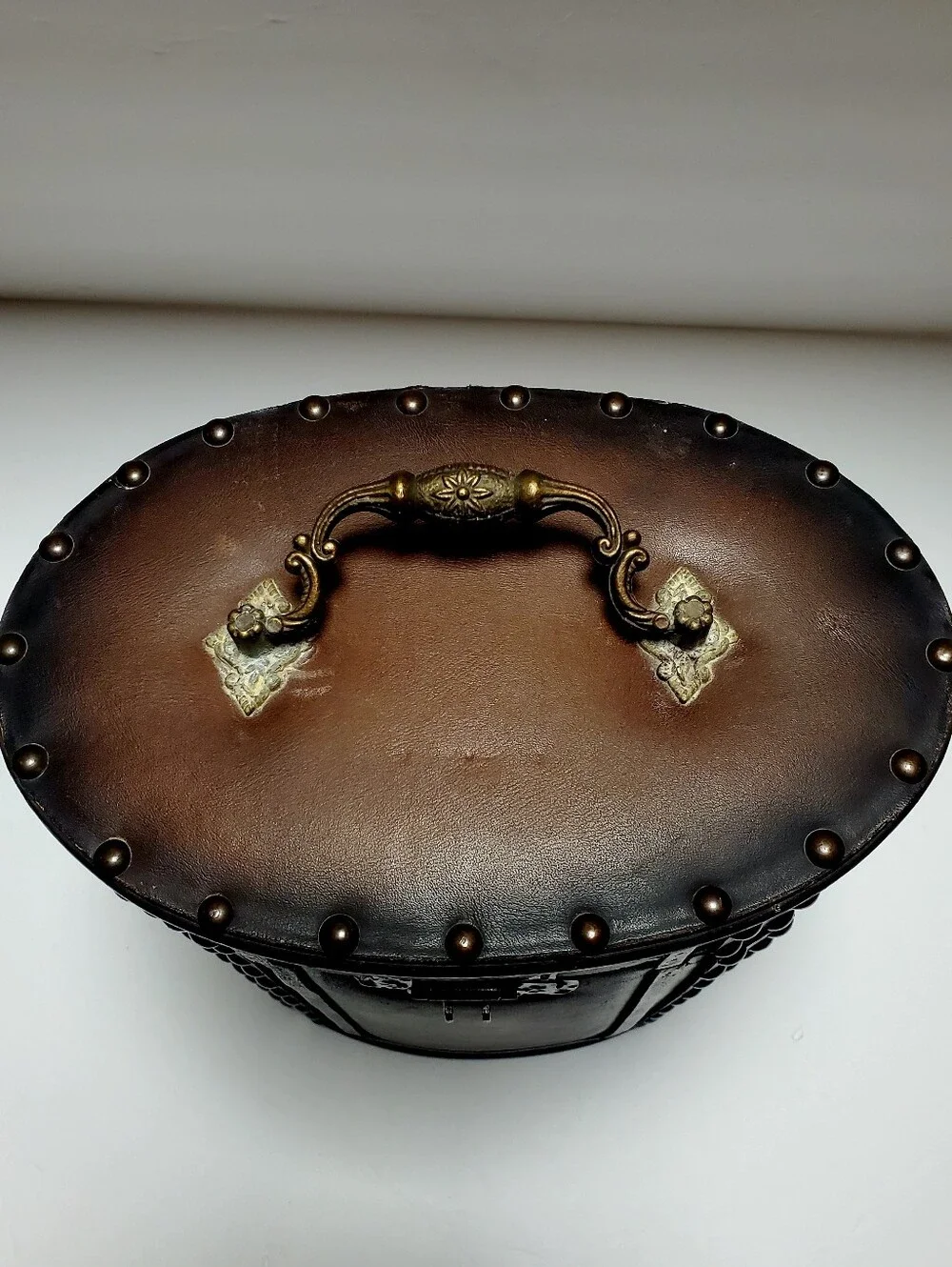 Vintage-Style Decorative Wooden Wine Bottle Holder/Carrier Case